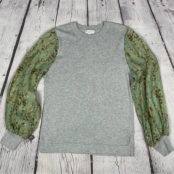 CURRENT AIR gray knit top with floral lightweight balloon sleeves, size S - Picture 9 of 16